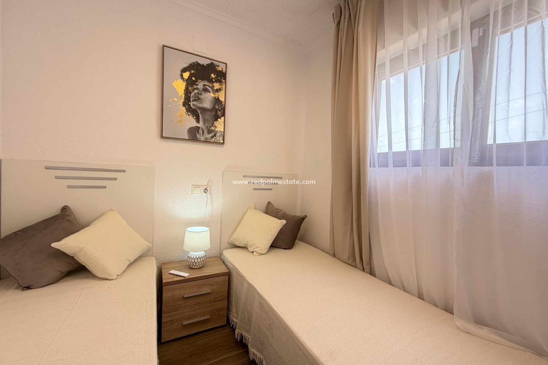 Resale - Bungalow -
Torrevieja - La Siesta - El Salado -  Torreta