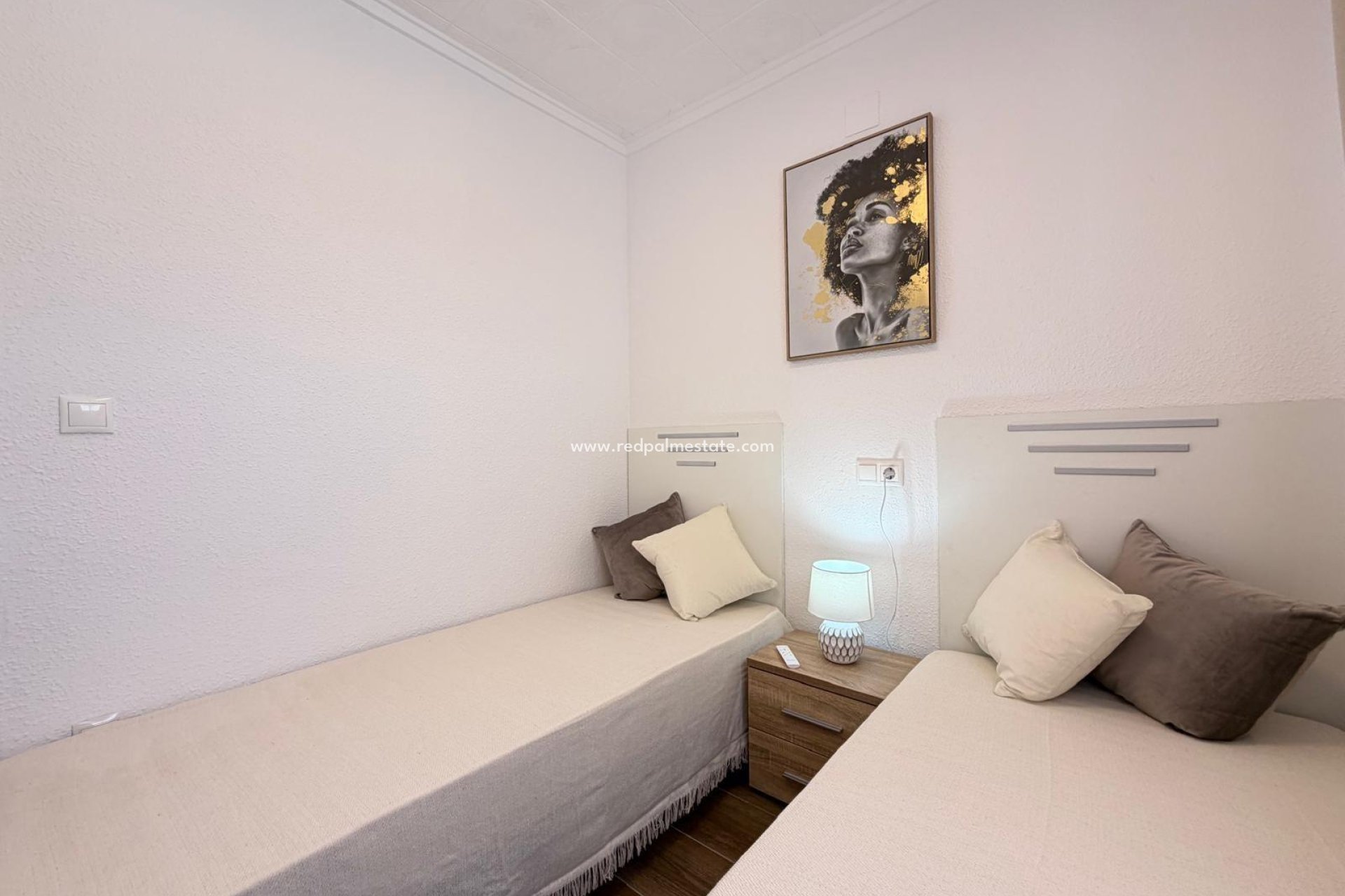 Resale - Bungalow -
Torrevieja - La Siesta - El Salado -  Torreta