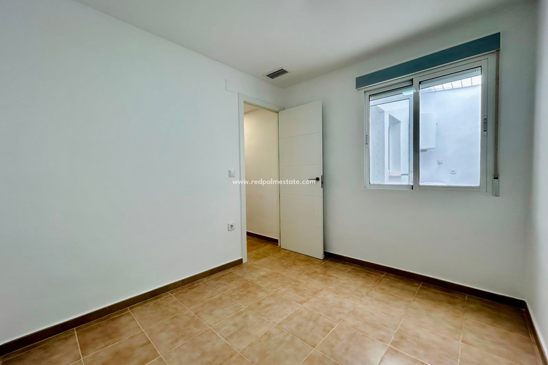 Resale - Bungalow -
Torrevieja - La Siesta - El Salado - Torreta