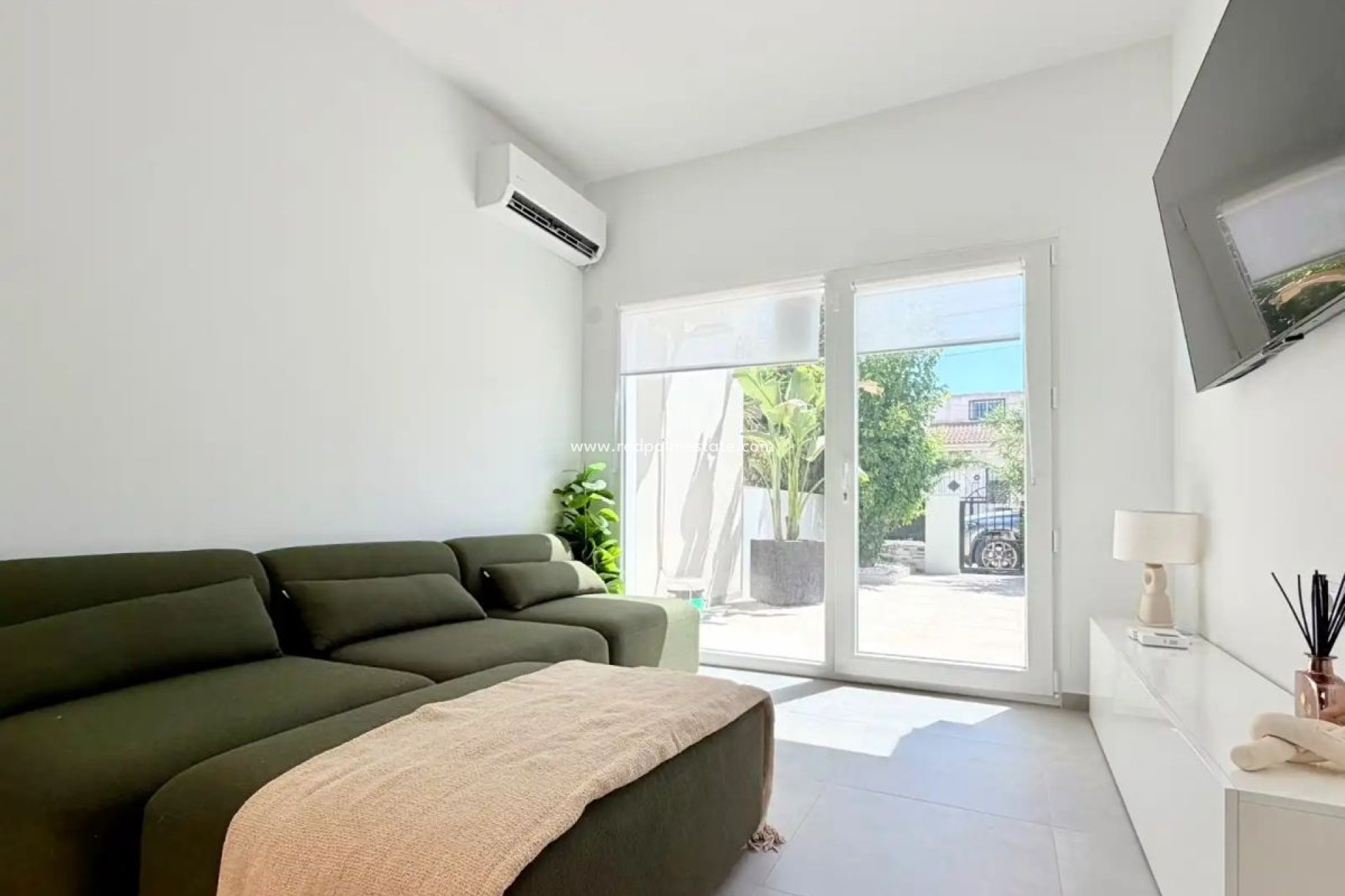 Resale - Bungalow -
Torrevieja - La Siesta - El Salado - Torreta