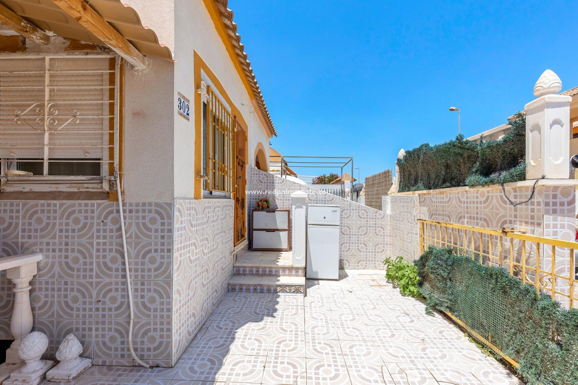 Resale - Bungalow -
Torrevieja - La Siesta - El Salado -  Torreta