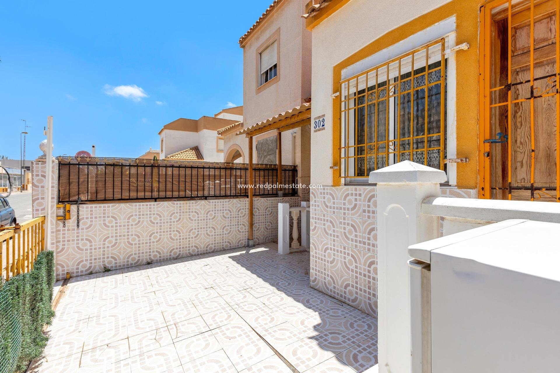 Resale - Bungalow -
Torrevieja - La Siesta - El Salado -  Torreta