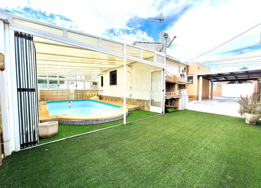 Resale - Bungalow -
Torrevieja - La Siesta - El Salado -  Torreta