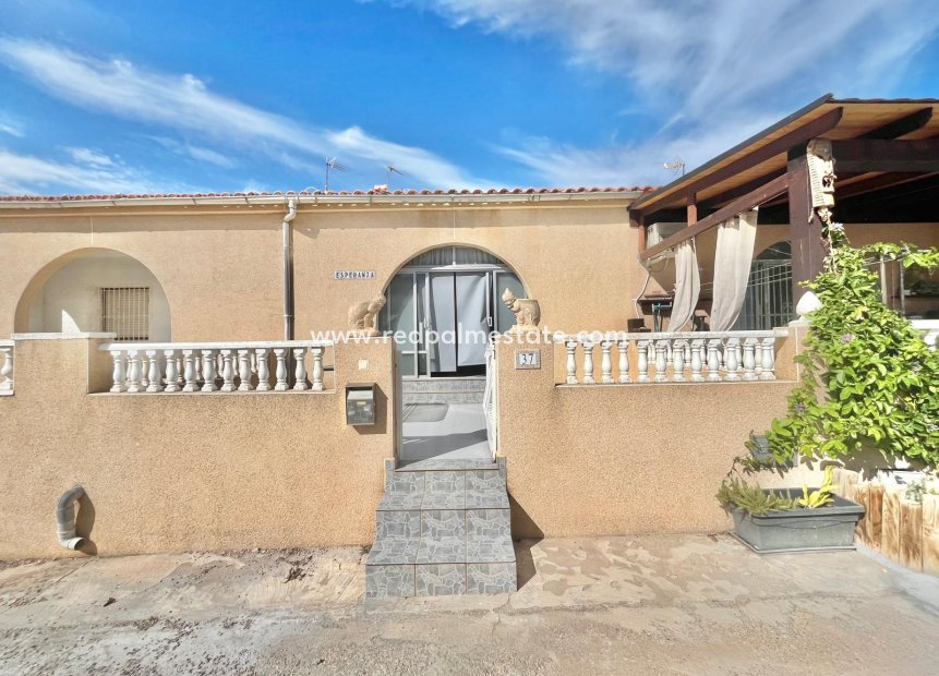 Resale - Bungalow -
Torrevieja - La Siesta - El Salado -  Torreta