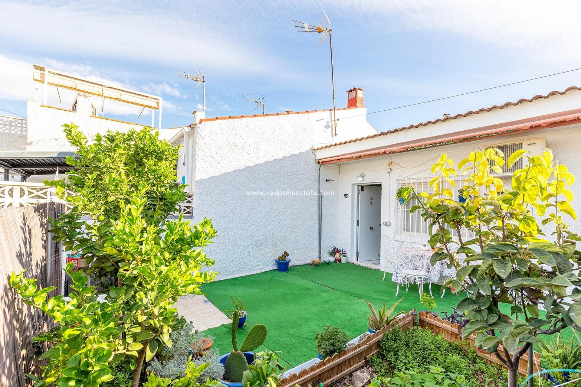 Resale - Bungalow -
Torrevieja - La Siesta - El Salado -  Torreta