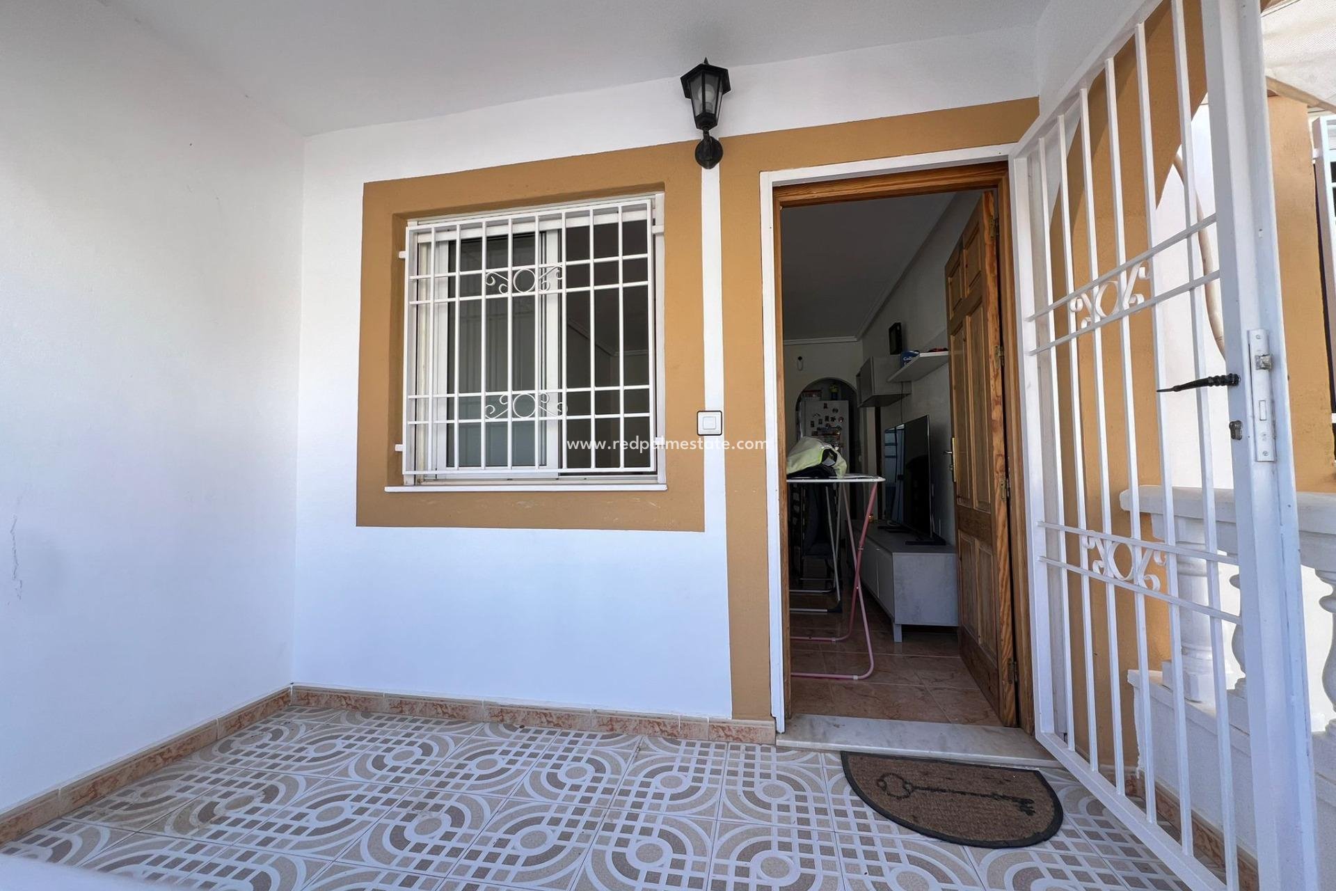 Resale - Bungalow -
Torrevieja - La Siesta - El Salado -  Torreta