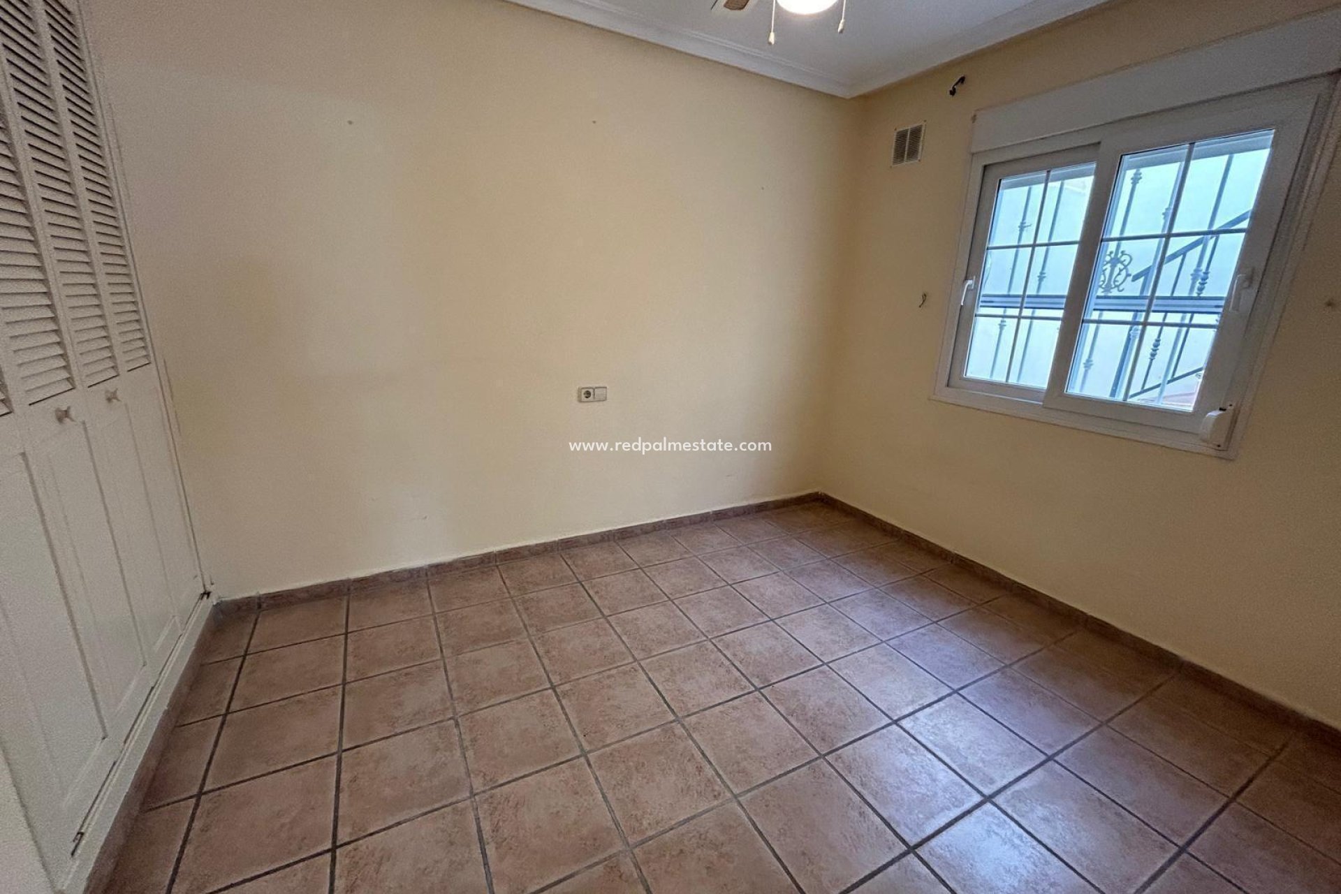 Resale - Bungalow -
Torrevieja - La Siesta - El Salado - Torreta