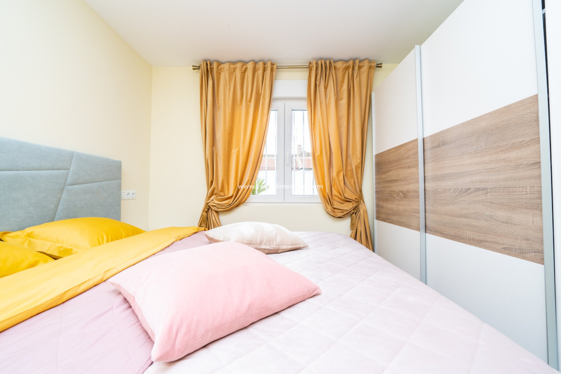 Resale - Bungalow -
Torrevieja - La Siesta - El Salado -  Torreta