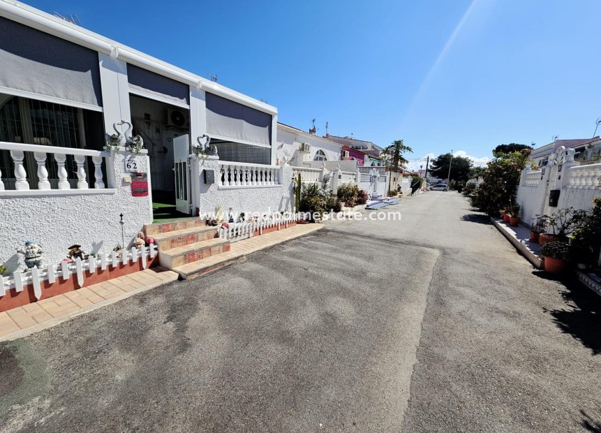 Resale - Bungalow -
Torrevieja - La Siesta - El Salado -  Torreta