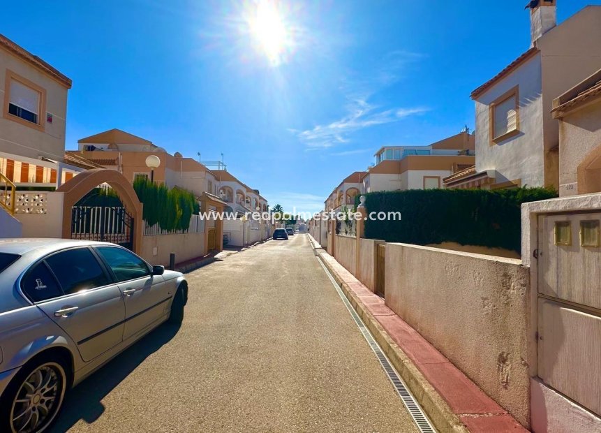 Resale - Bungalow -
Torrevieja - La Siesta - El Salado -  Torreta