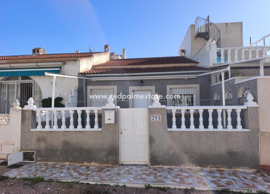 Resale - Bungalow -
Torrevieja - La Siesta - El Salado - Torreta