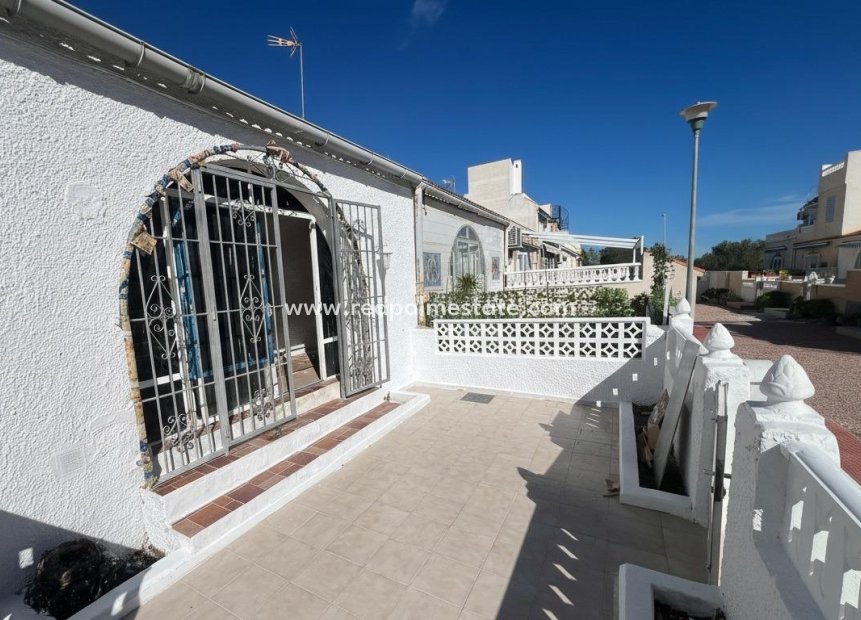 Resale - Bungalow -
Torrevieja - La Siesta - El Salado - Torreta