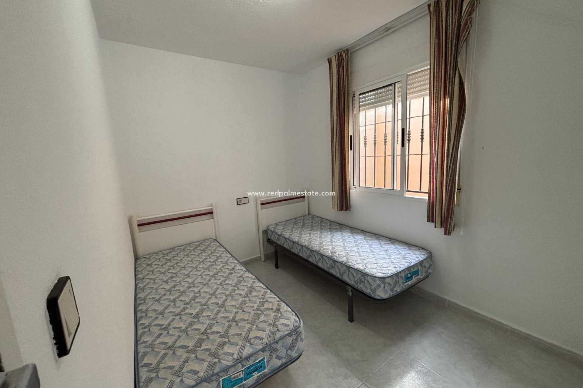 Resale - Bungalow -
Torrevieja - La Siesta - El Salado - Torreta