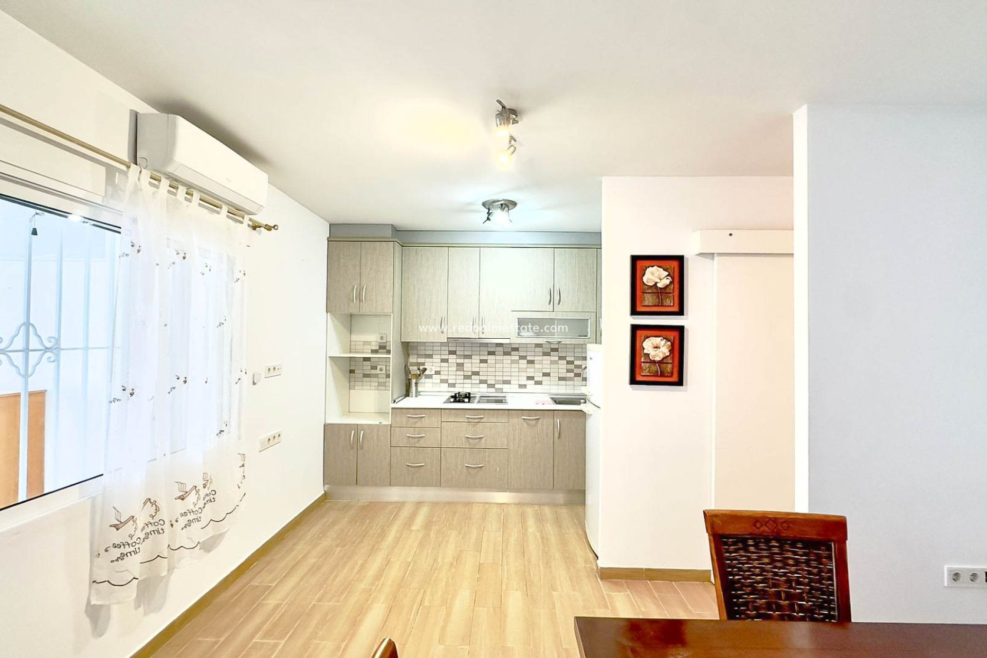 Resale - Bungalow -
Torrevieja - La Siesta - El Salado - Torreta