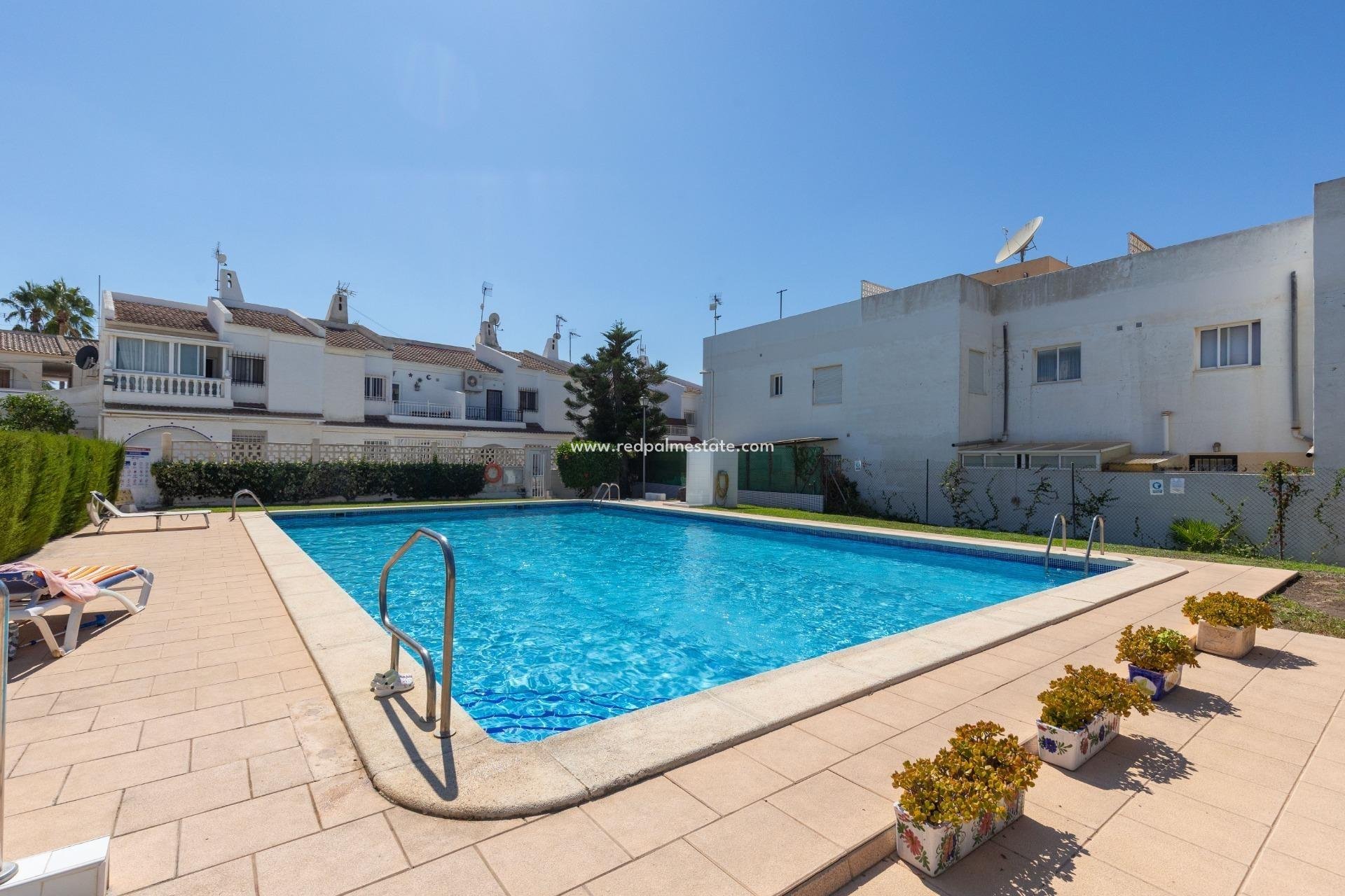 Resale - Bungalow -
Torrevieja - La Siesta - El Salado - Torreta