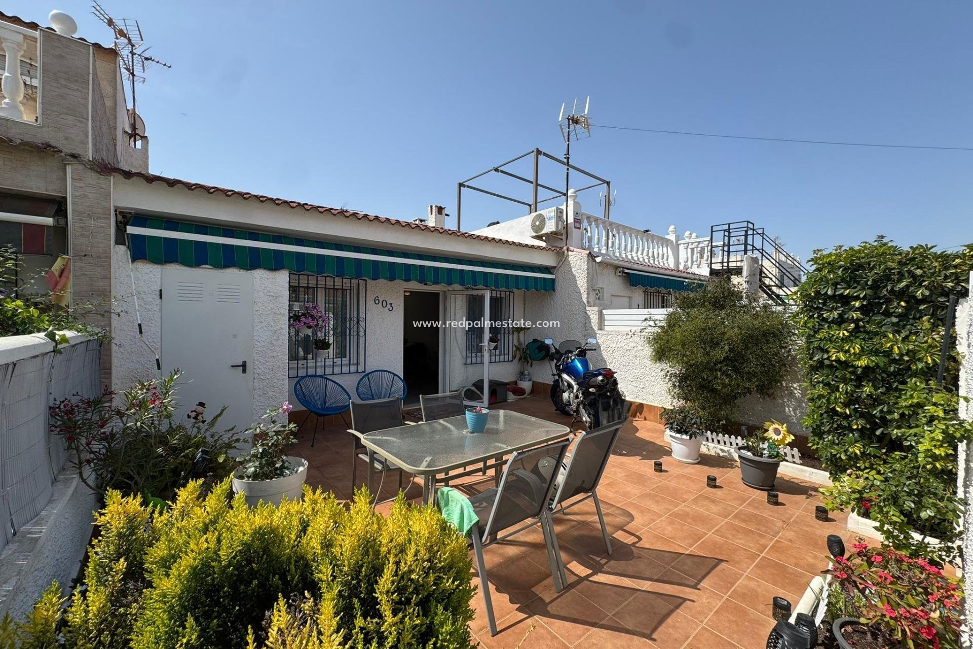 Resale - Bungalow -
Torrevieja - La Siesta - El Salado - Torreta