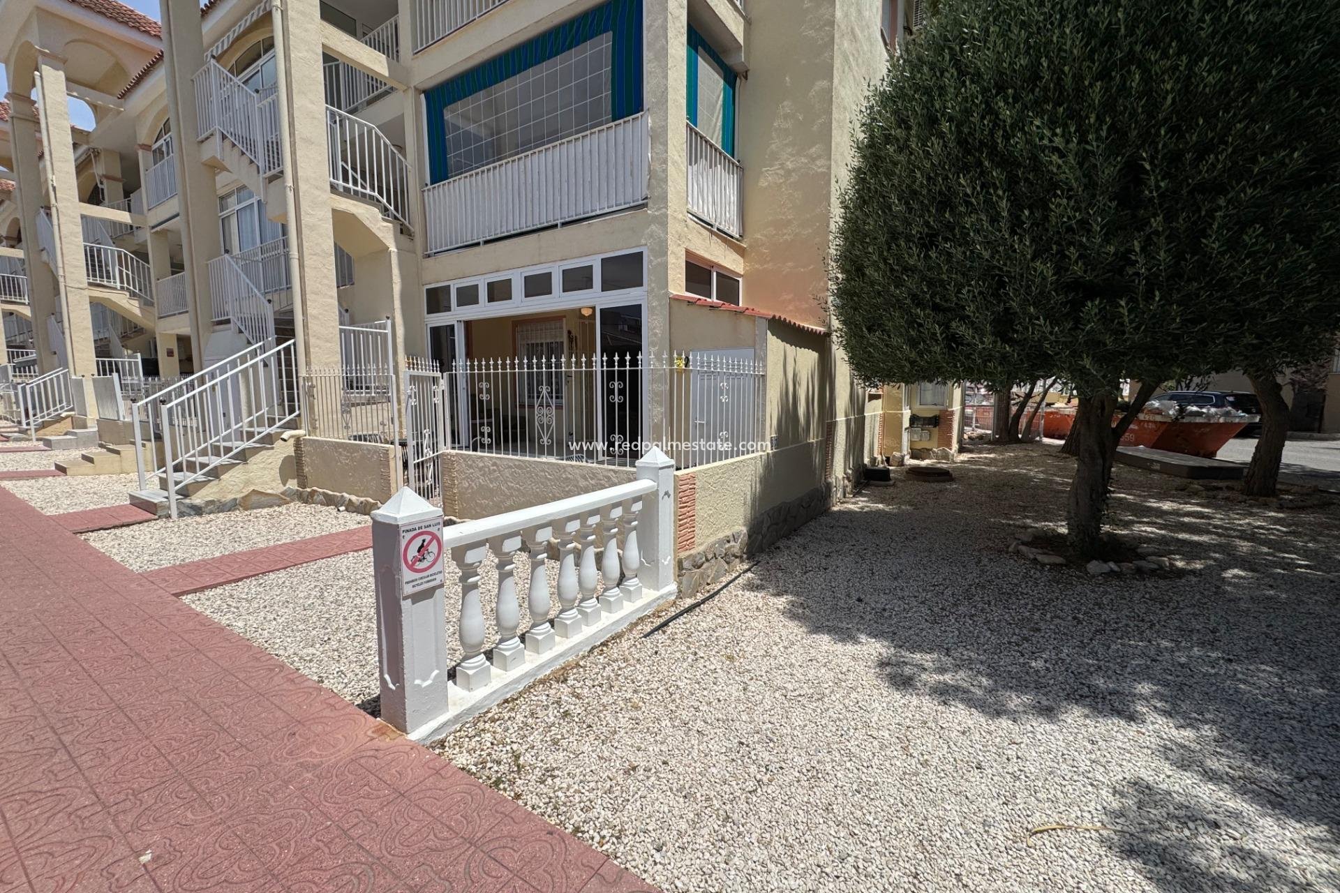 Resale - Bungalow -
Torrevieja - La Siesta - El Salado - Torreta
