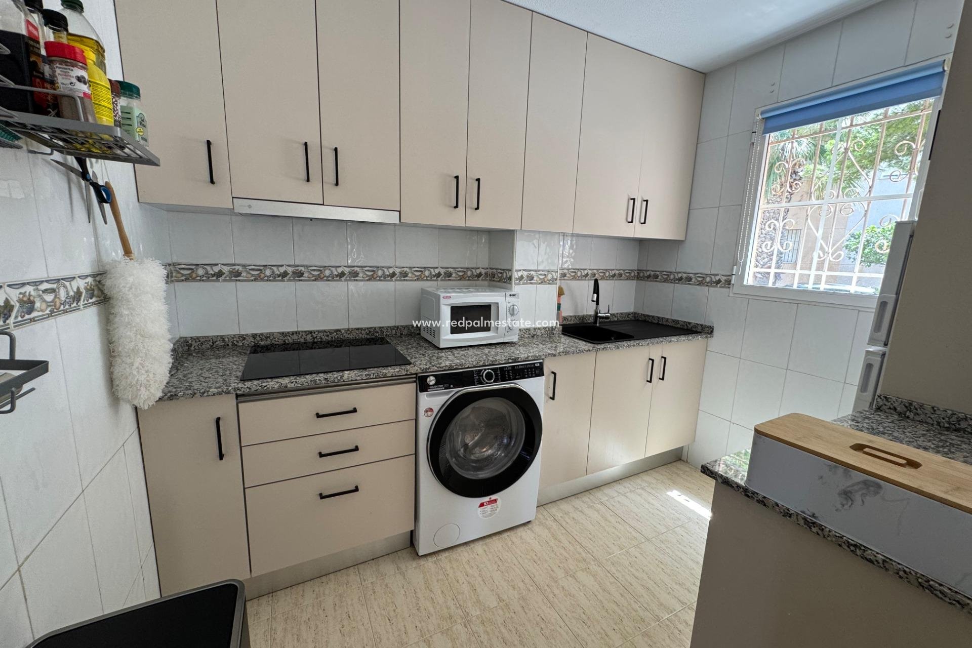 Resale - Bungalow -
Torrevieja - La Siesta - El Salado - Torreta