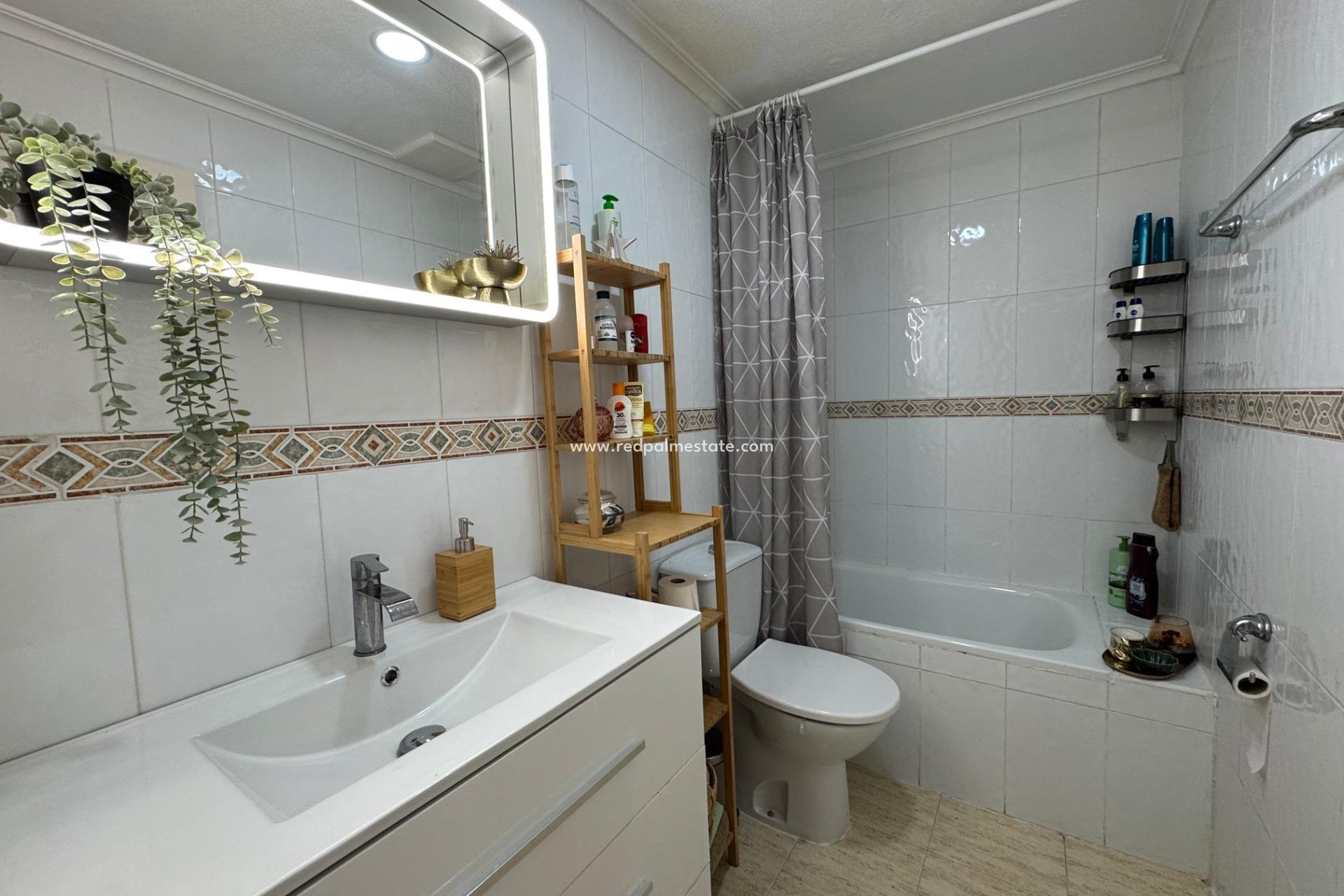 Resale - Bungalow -
Torrevieja - La Siesta - El Salado - Torreta