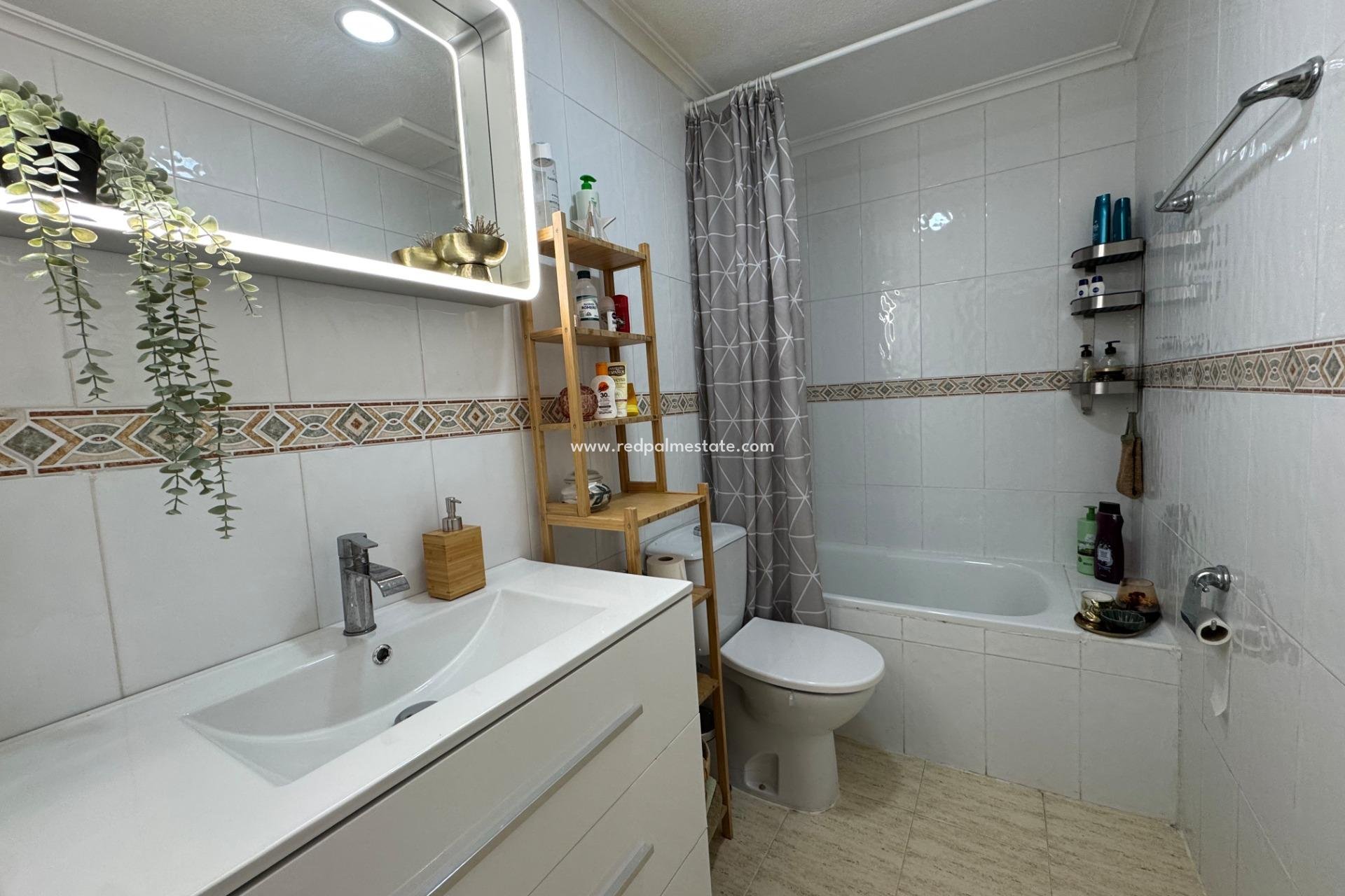 Resale - Bungalow -
Torrevieja - La Siesta - El Salado - Torreta