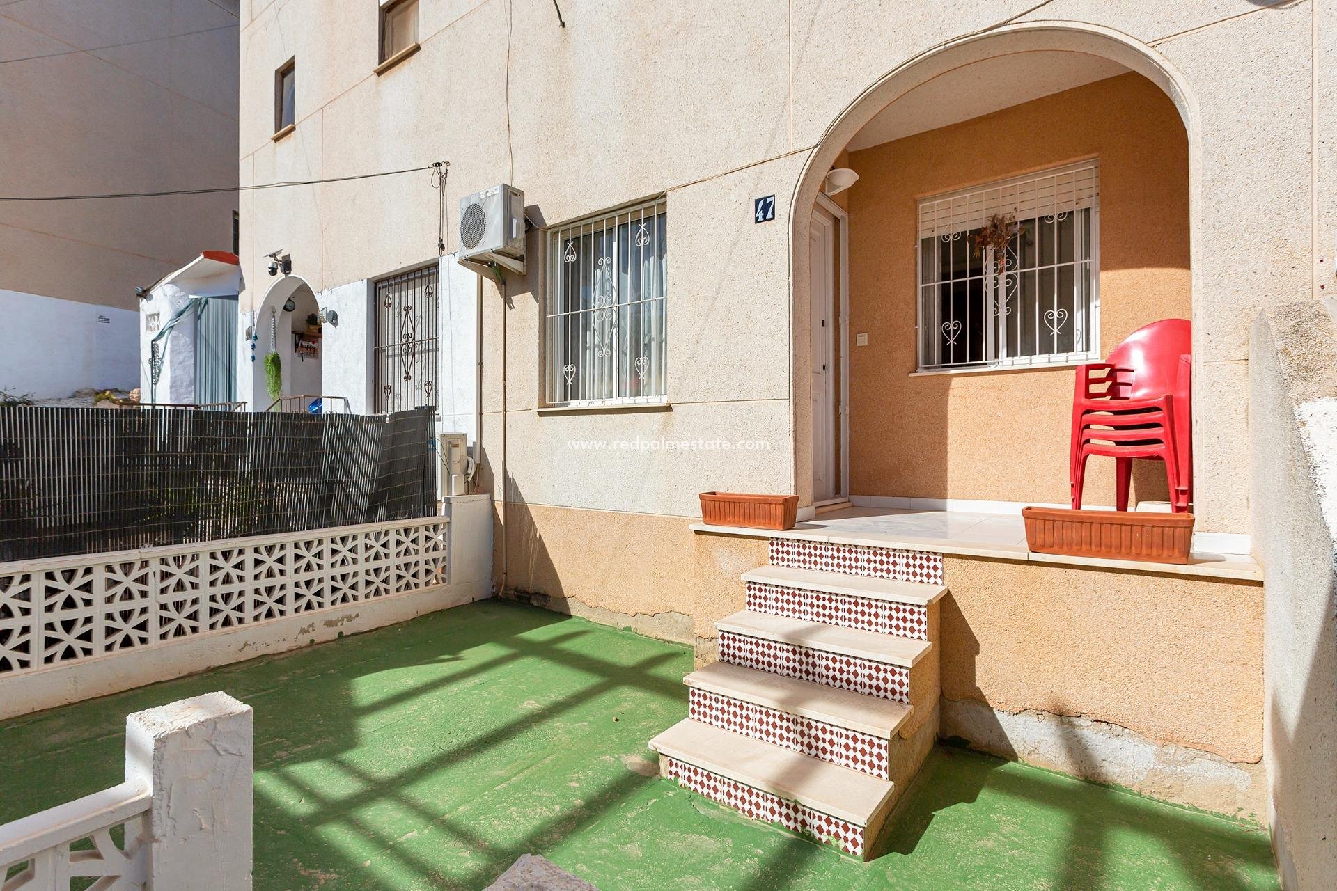 Resale - Bungalow -
Torrevieja - Los Balcones - Los Altos del Edén