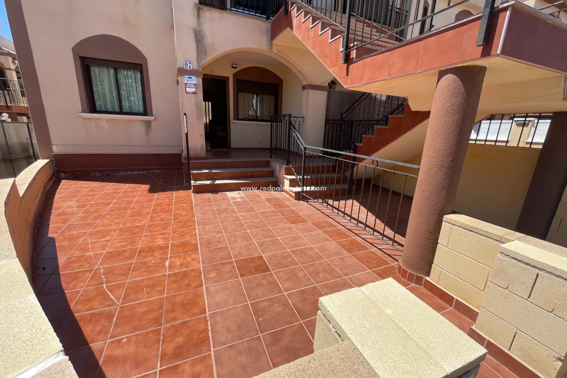 Resale - Bungalow -
Torrevieja - Nueva Torrevieja - Aguas Nuevas