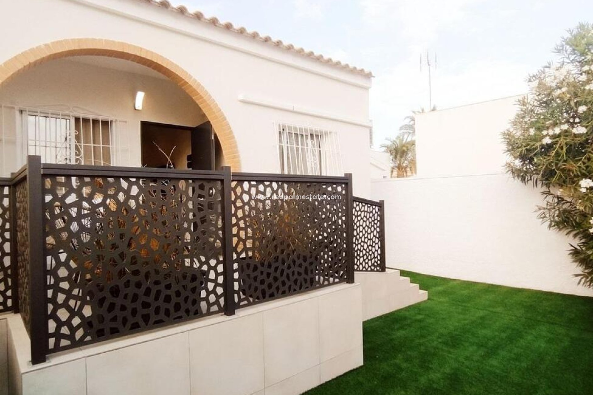 Resale - Bungalow -
Torrevieja - Nueva Torrevieja - Aguas Nuevas