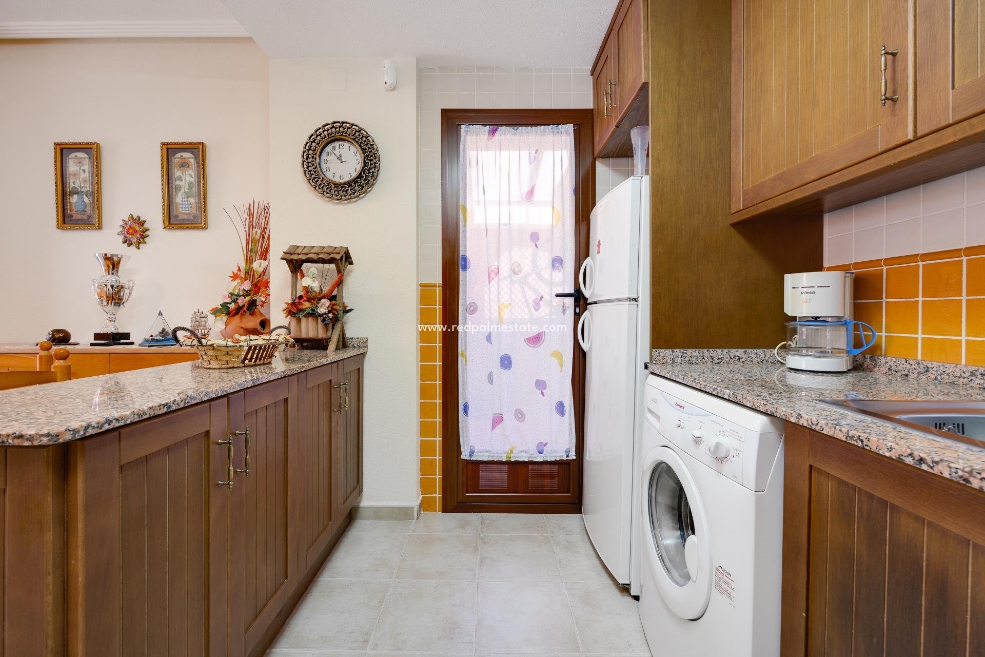 Resale - Bungalow -
Torrevieja - Nueva Torrevieja - Aguas Nuevas