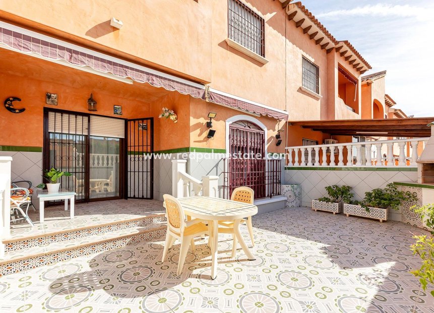 Resale - Bungalow -
Torrevieja - Nueva Torrevieja - Aguas Nuevas