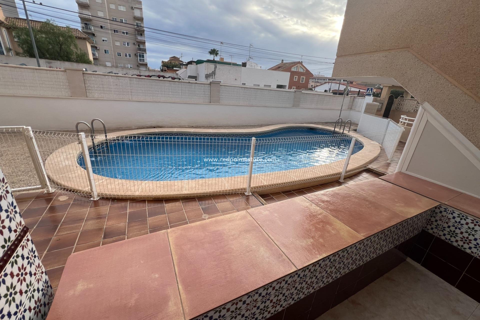 Resale - Bungalow -
Torrevieja - Nueva Torrevieja - Aguas Nuevas