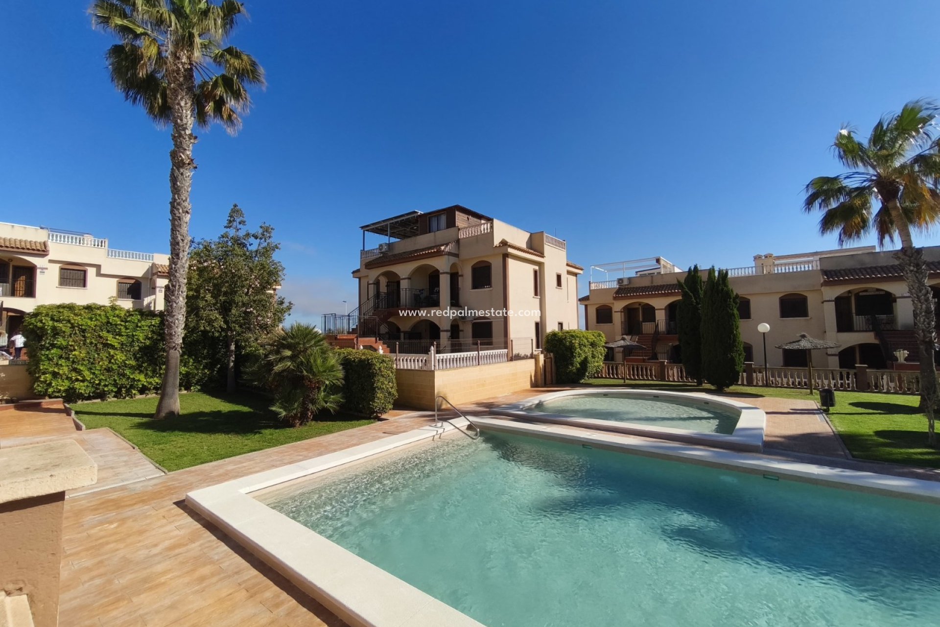 Resale - Bungalow -
Torrevieja - Nueva Torrevieja - Aguas Nuevas