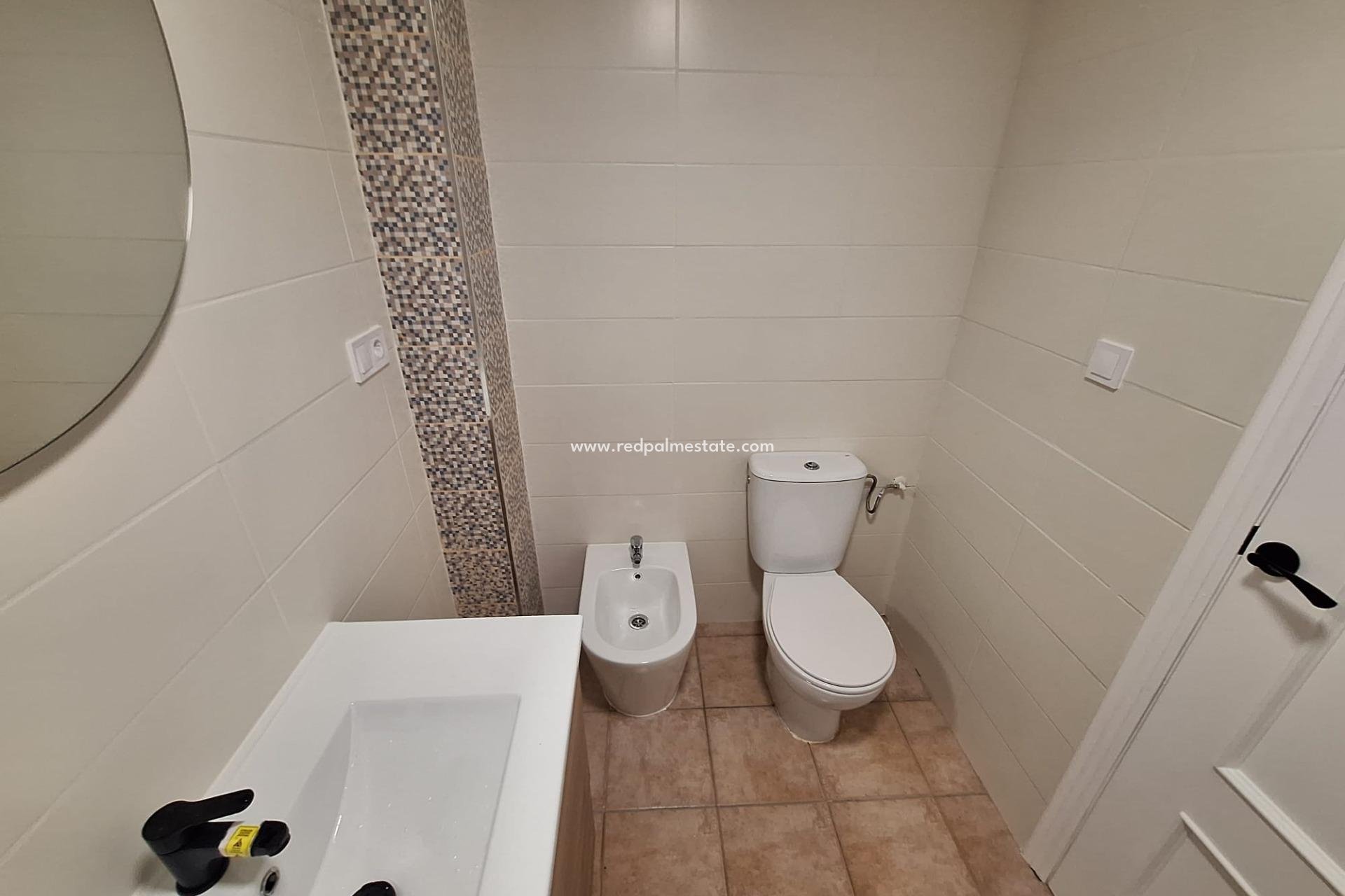 Resale - Bungalow -
Torrevieja - Nueva Torrevieja - Aguas Nuevas