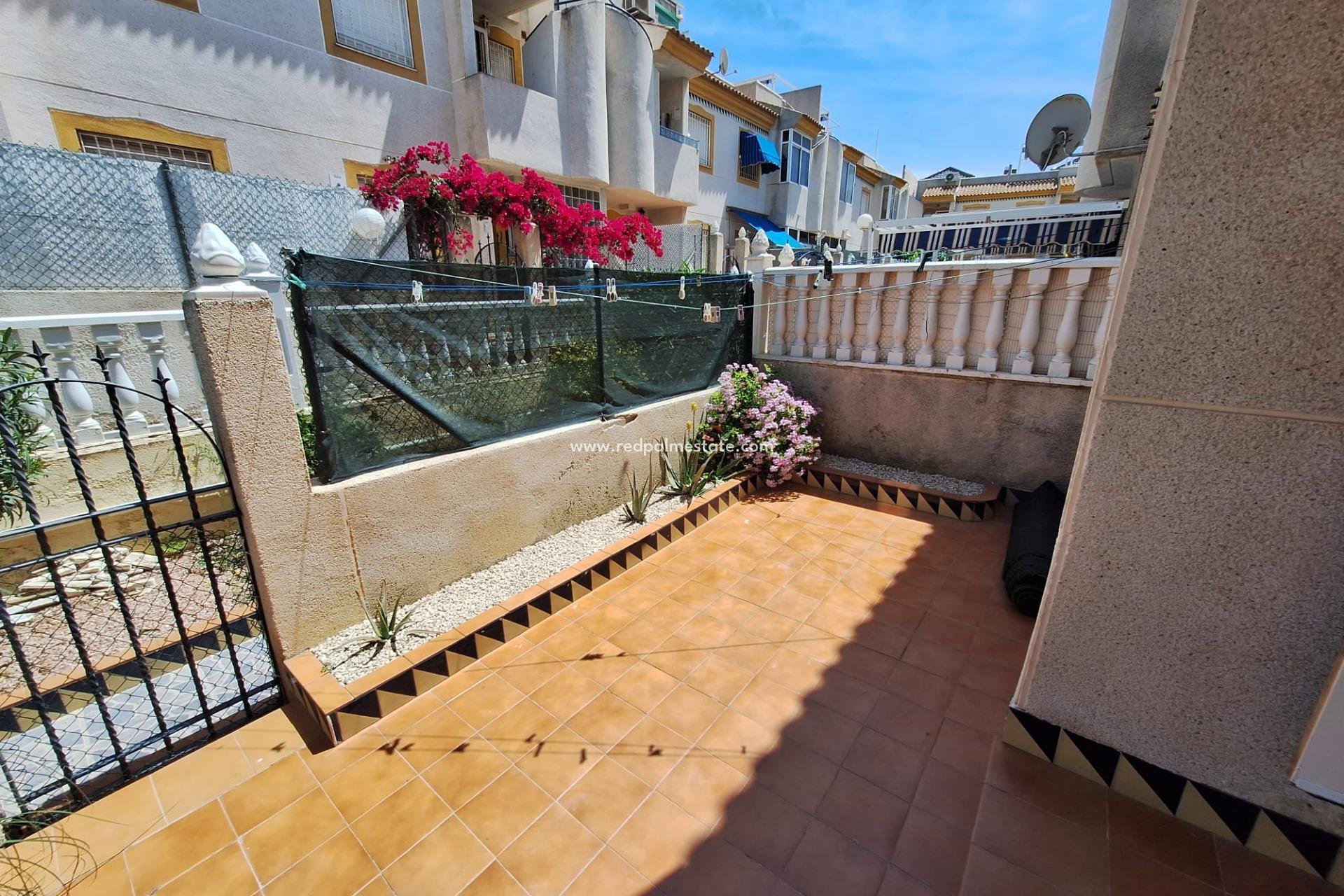 Resale - Bungalow -
Torrevieja - Nueva Torrevieja - Aguas Nuevas
