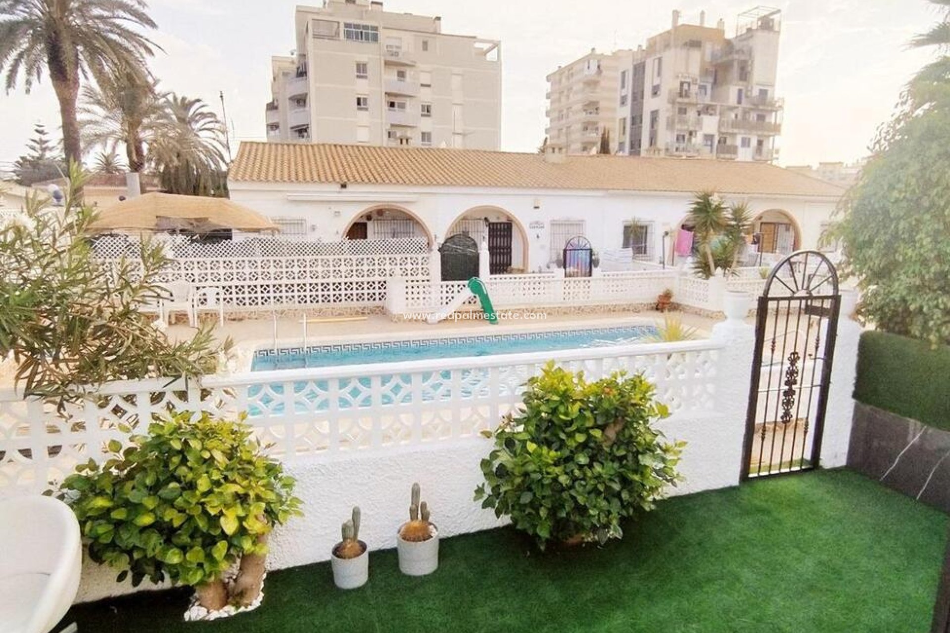 Resale - Bungalow -
Torrevieja - Nueva Torrevieja