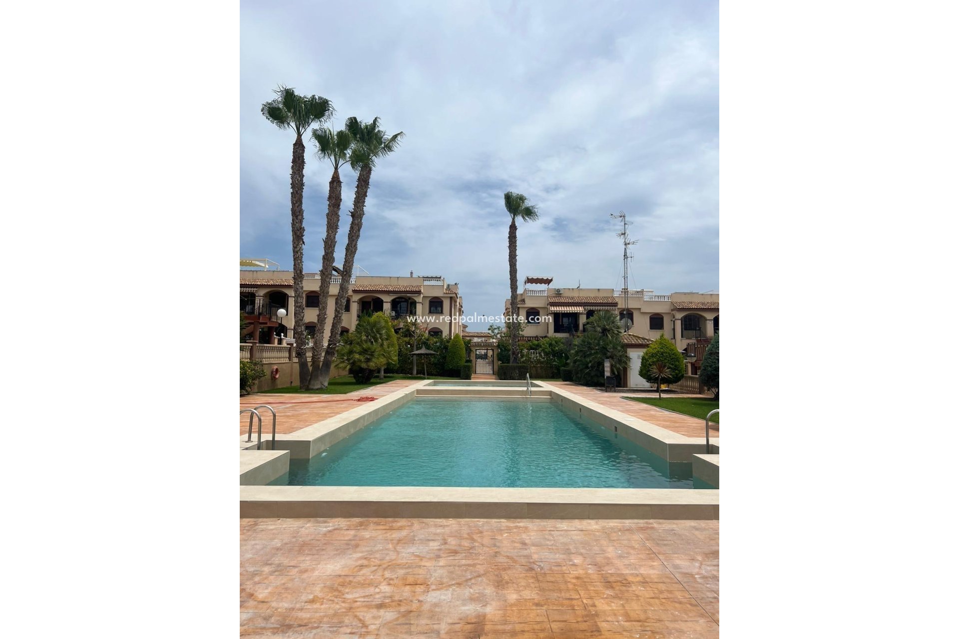 Resale - Bungalow -
Torrevieja - Parque Acuático - Sector 25