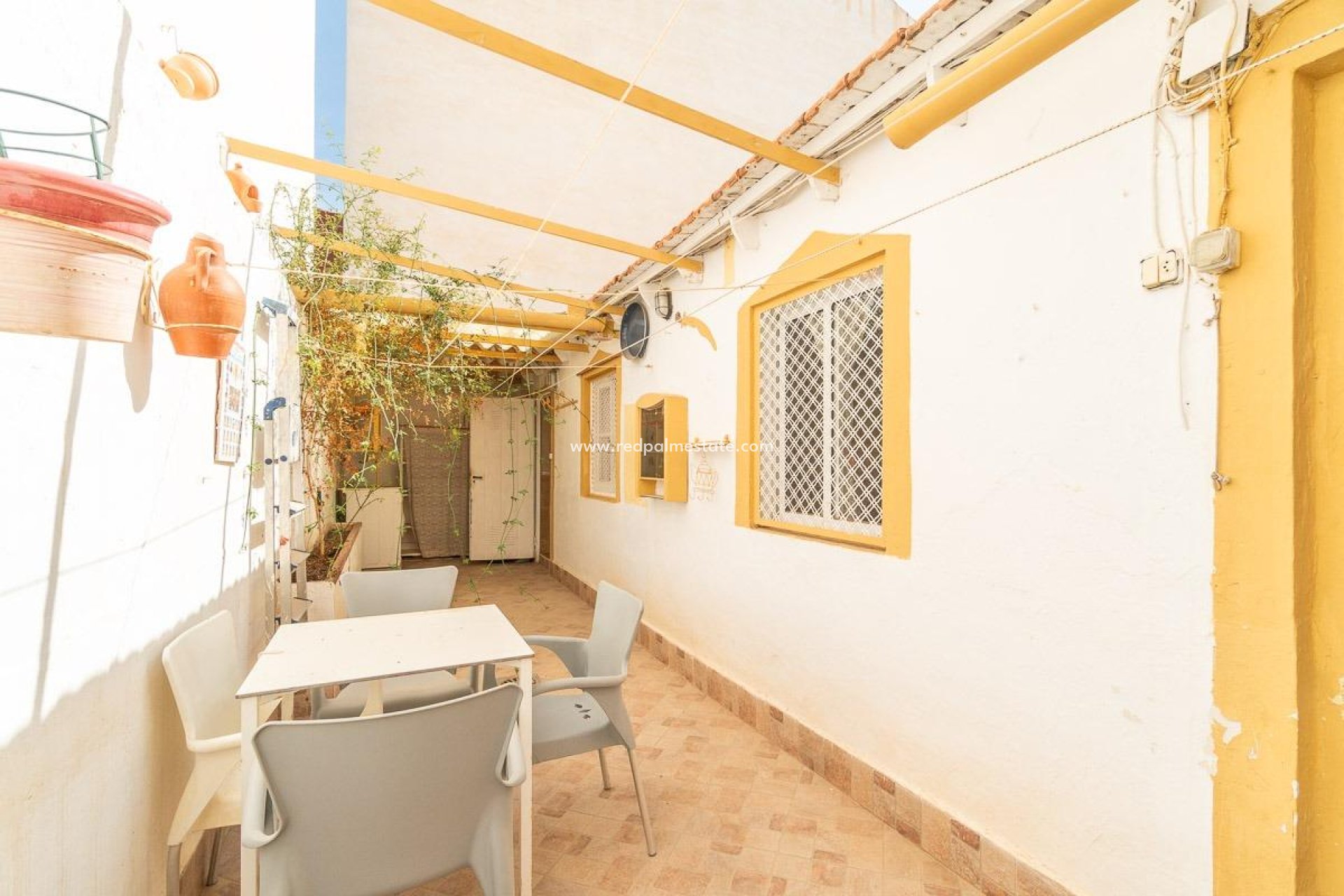 Resale - Bungalow -
Torrevieja - Playa de los Naufragos