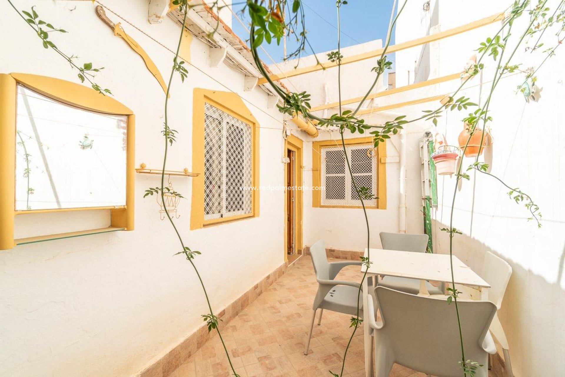 Resale - Bungalow -
Torrevieja - Playa de los Naufragos