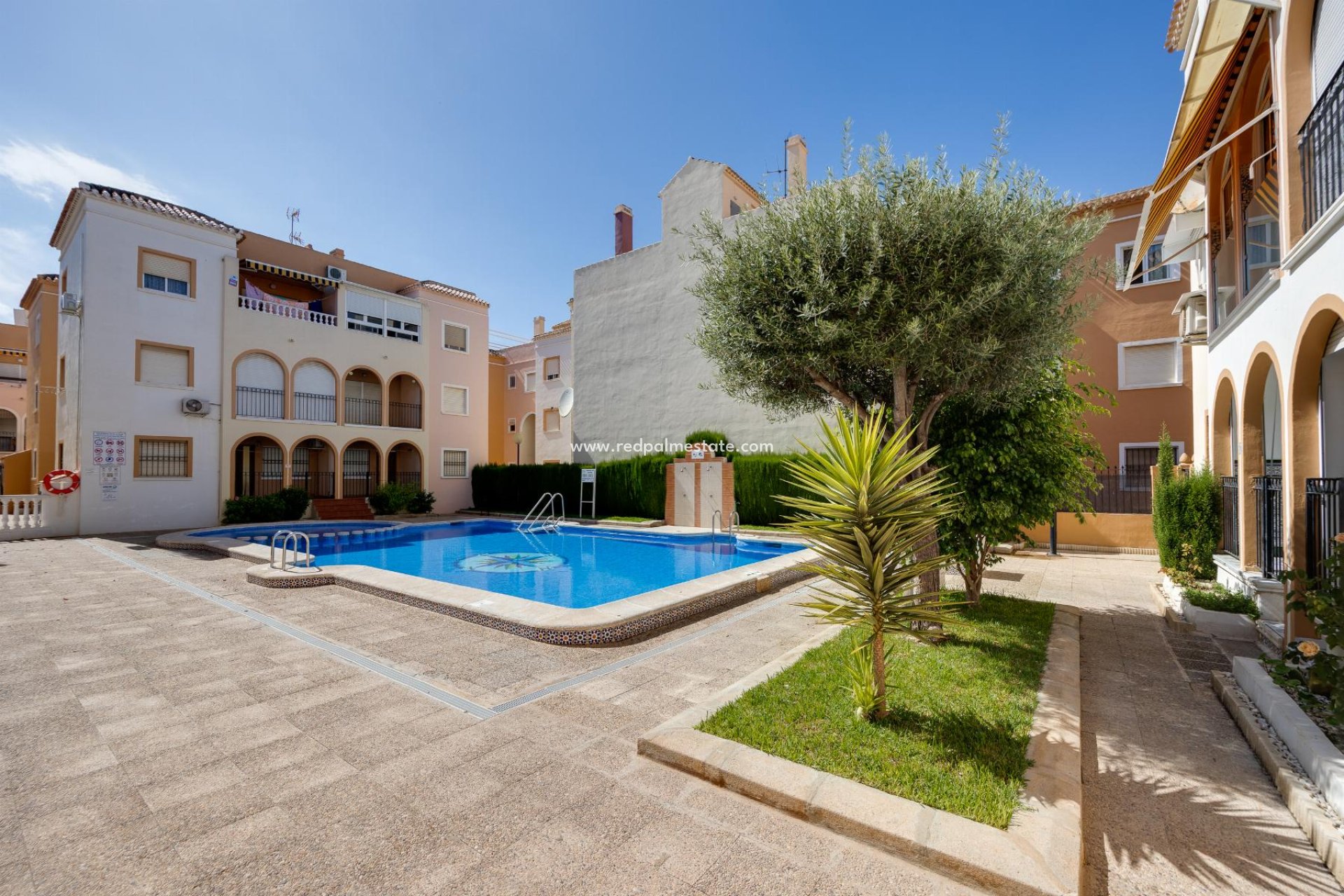 Resale - Bungalow -
Torrevieja - Playa de los Naufragos