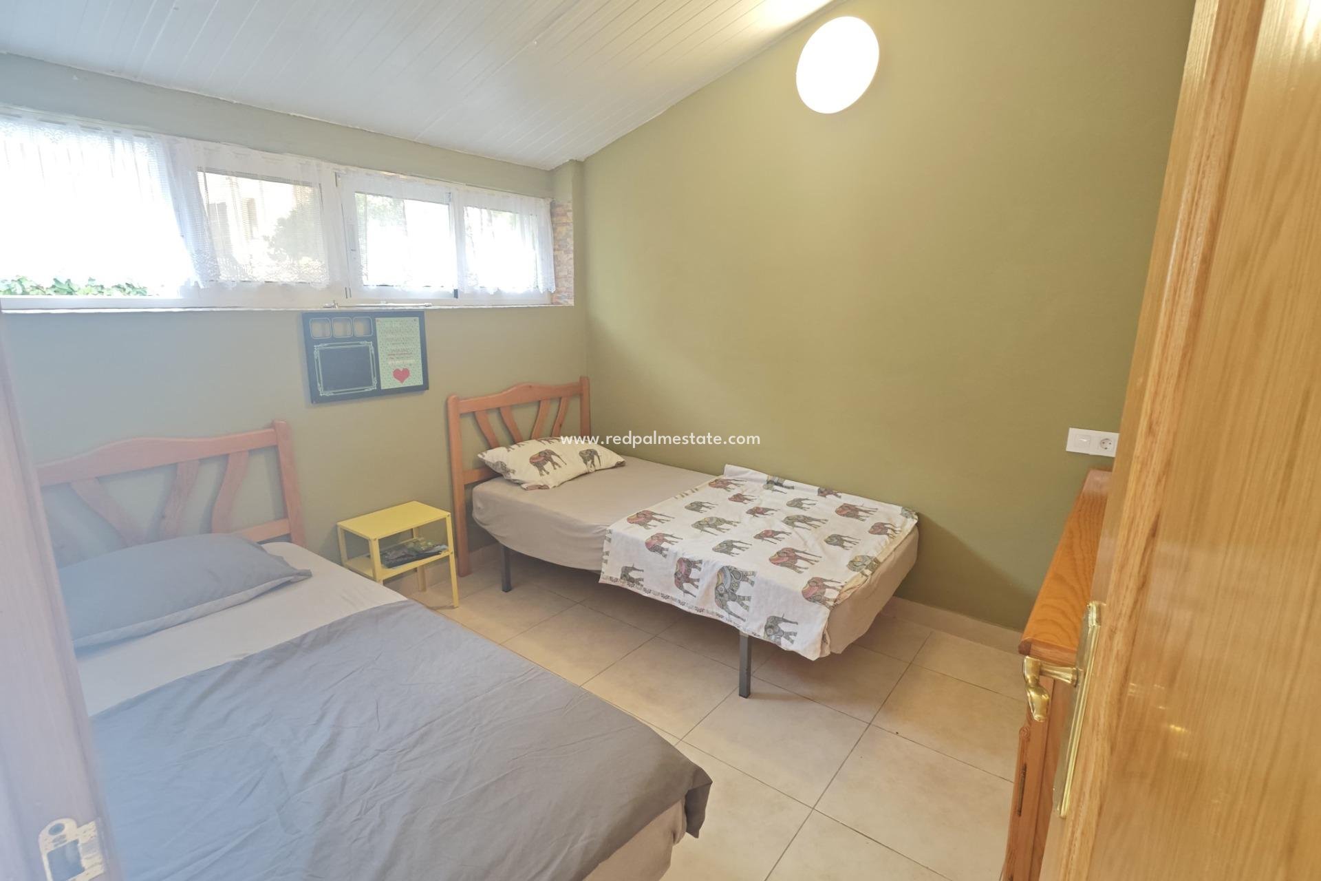 Resale - Bungalow -
Torrevieja - Playa del Cura