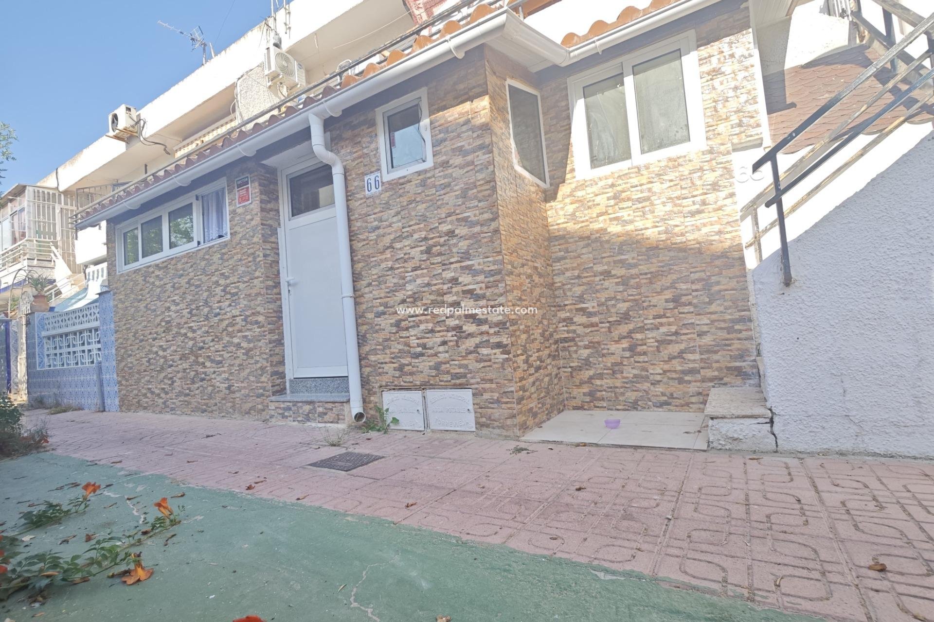 Resale - Bungalow -
Torrevieja - Playa del Cura