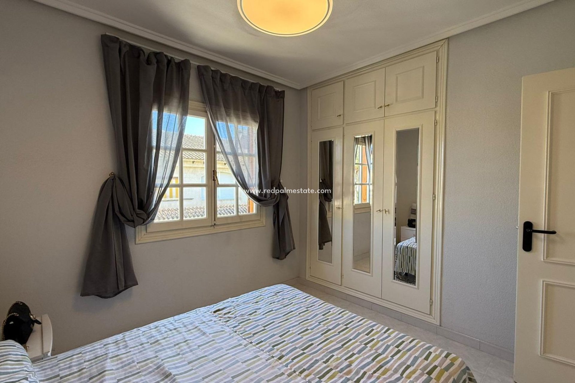 Resale - Bungalow -
Torrevieja - Punta prima