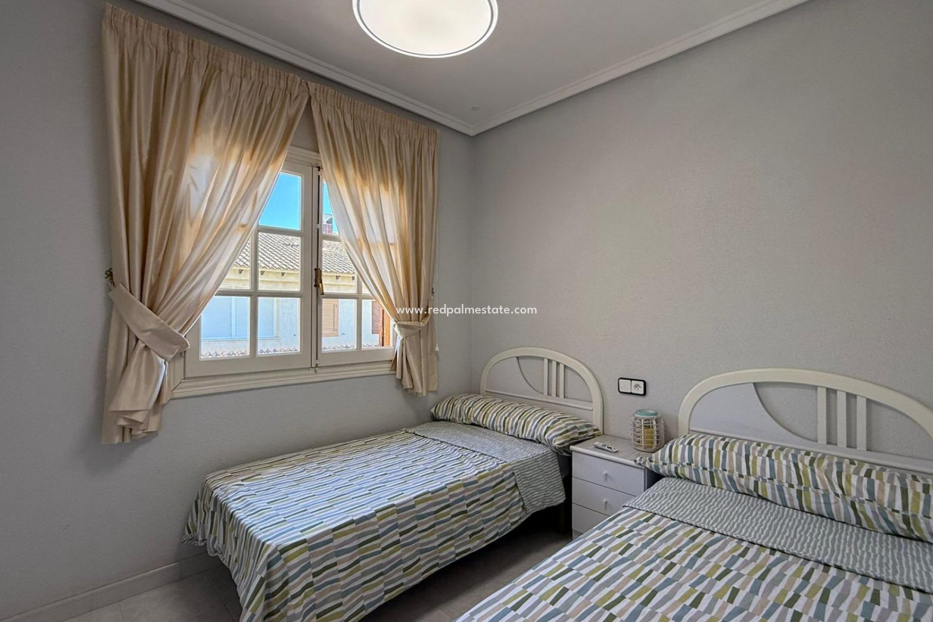 Resale - Bungalow -
Torrevieja - Punta prima