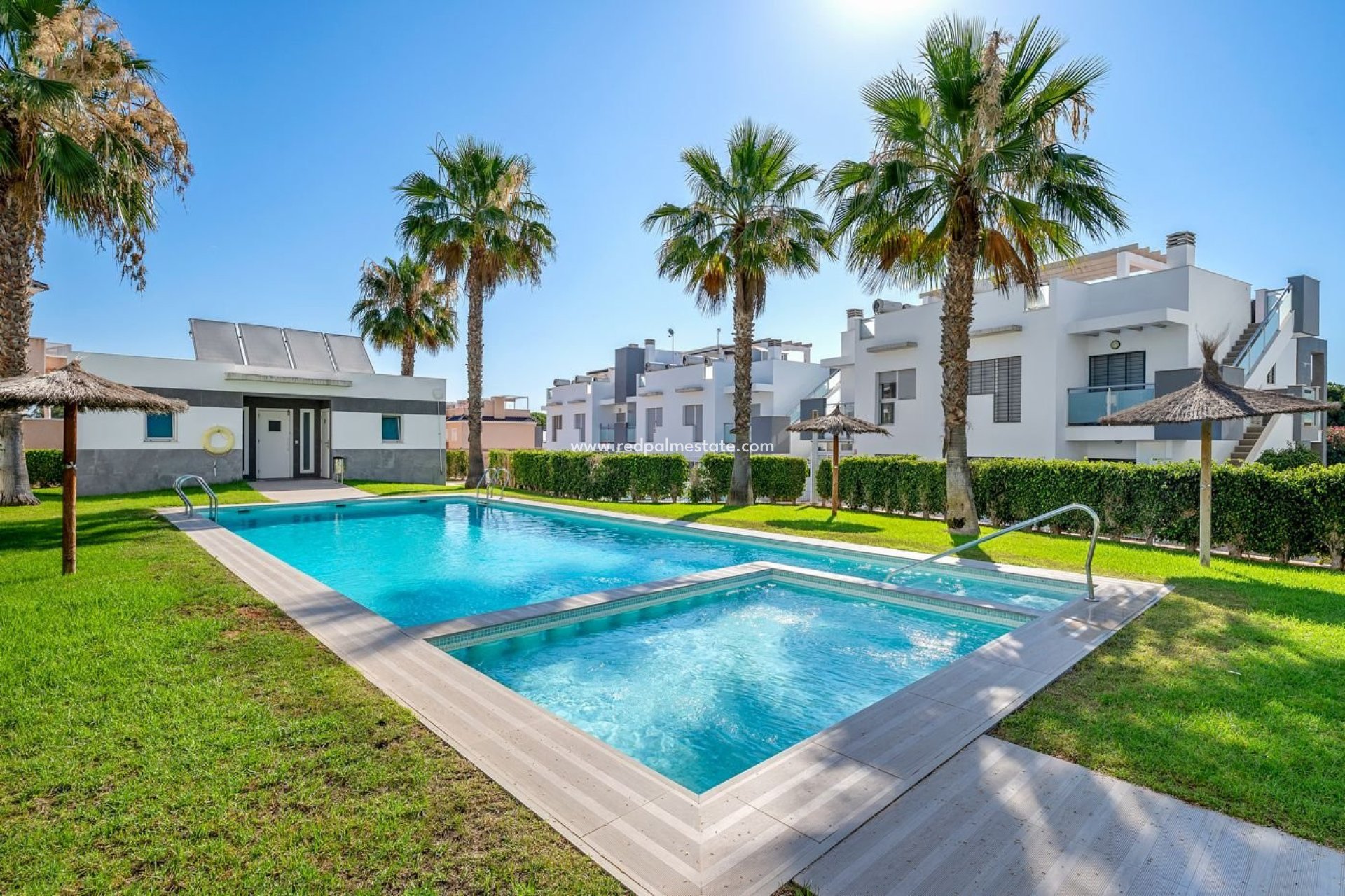 Resale - Bungalow -
Torrevieja - Punta prima