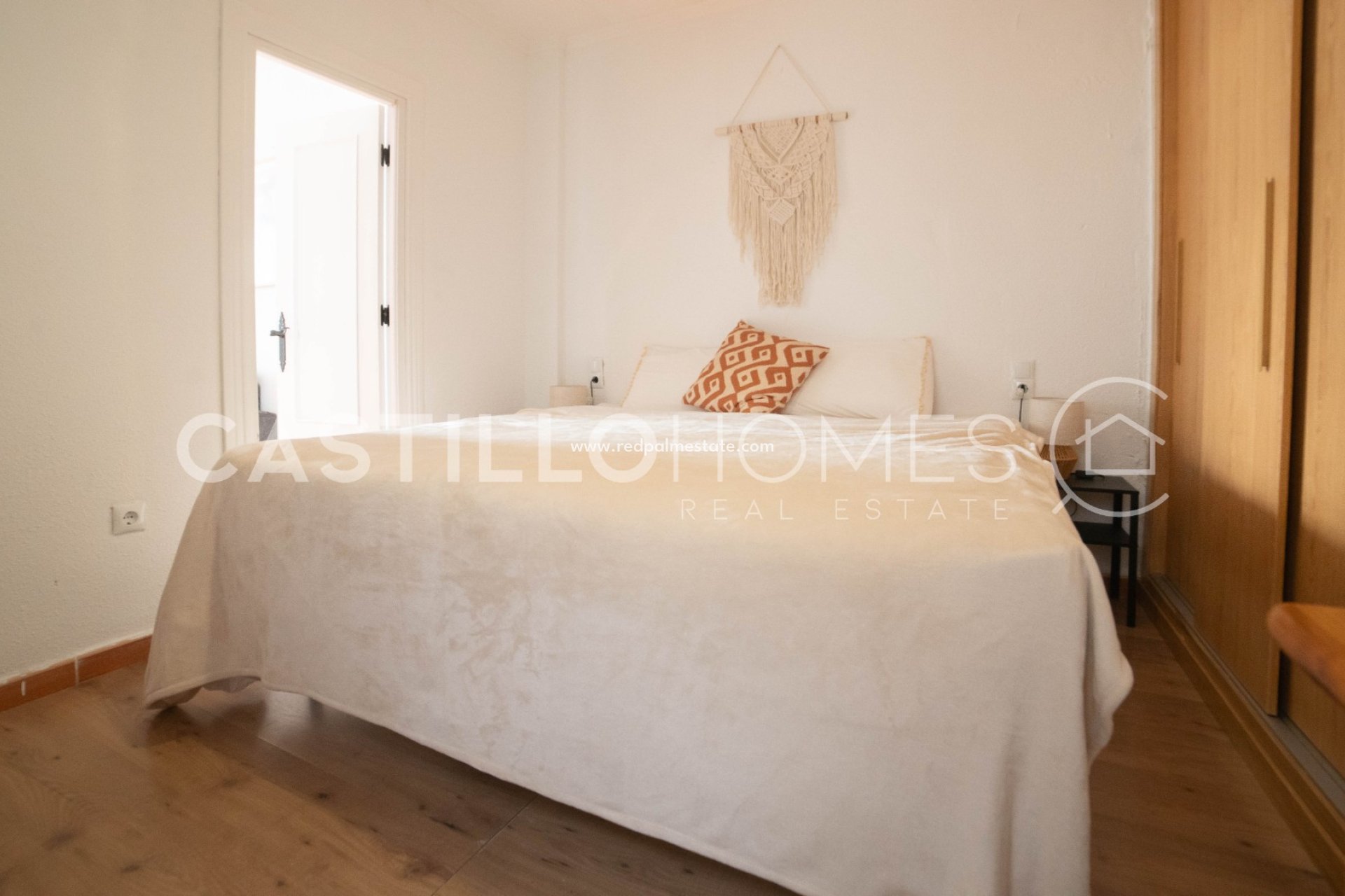 Resale - Bungalow -
Torrevieja - Punta prima