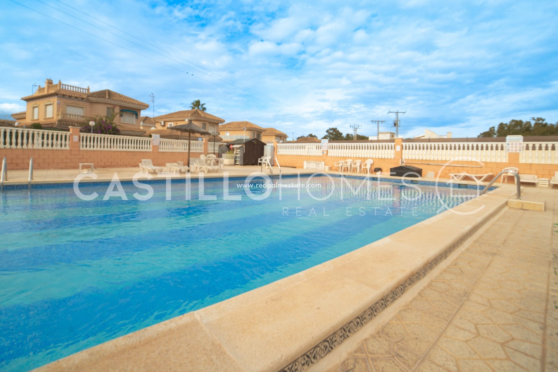 Resale - Bungalow -
Torrevieja - Punta prima