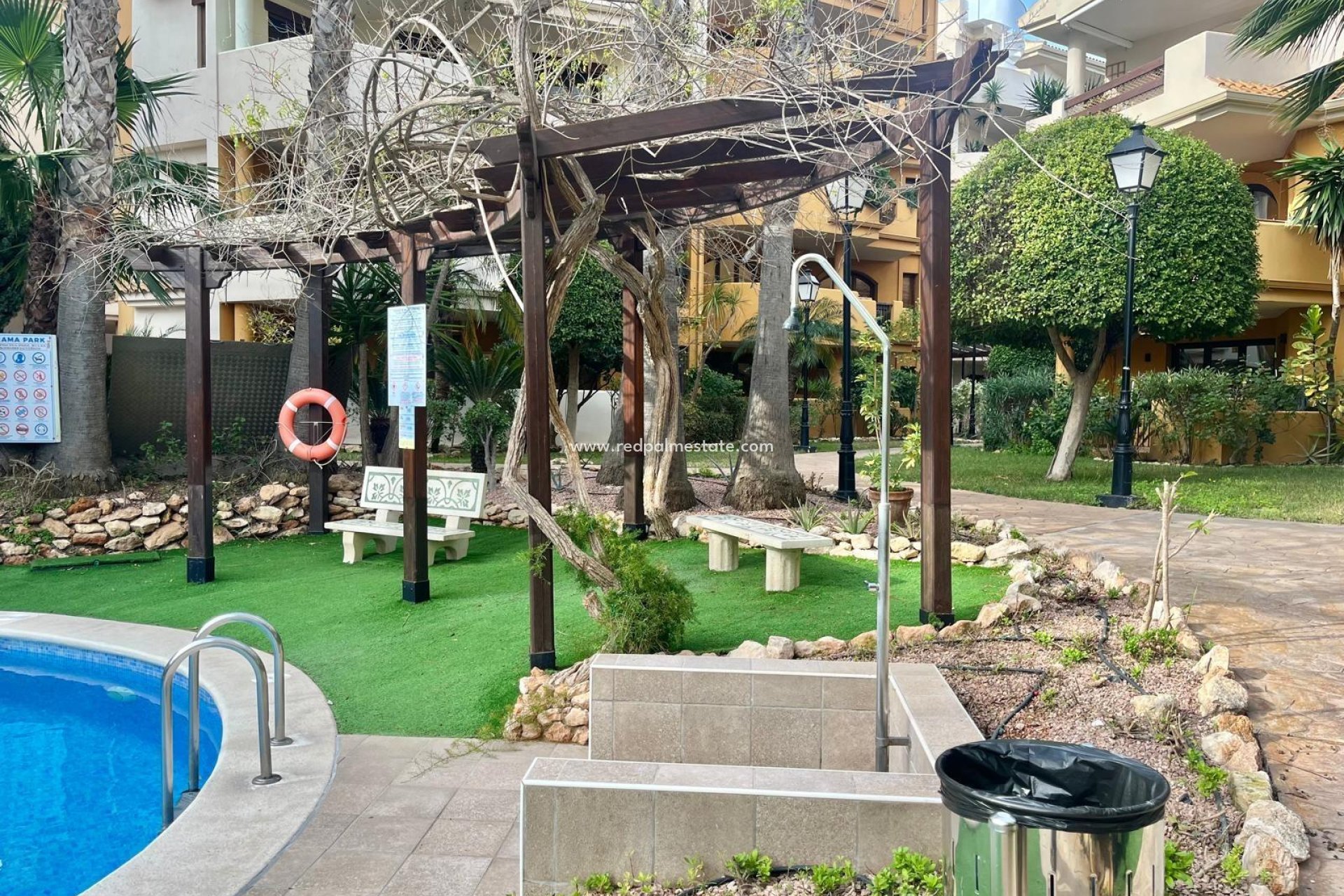 Resale - Bungalow -
Torrevieja - Punta prima