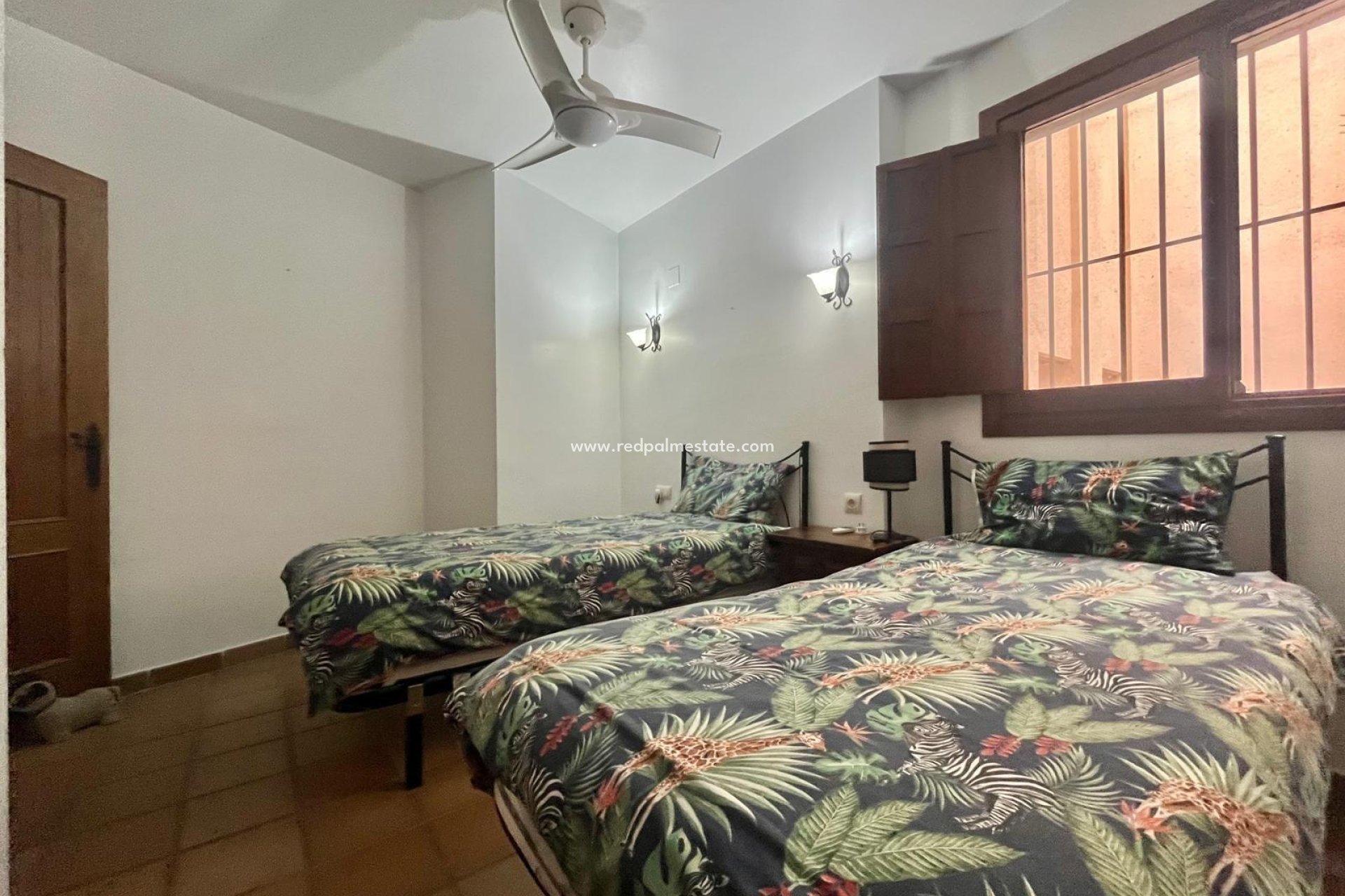 Resale - Bungalow -
Torrevieja - Punta prima