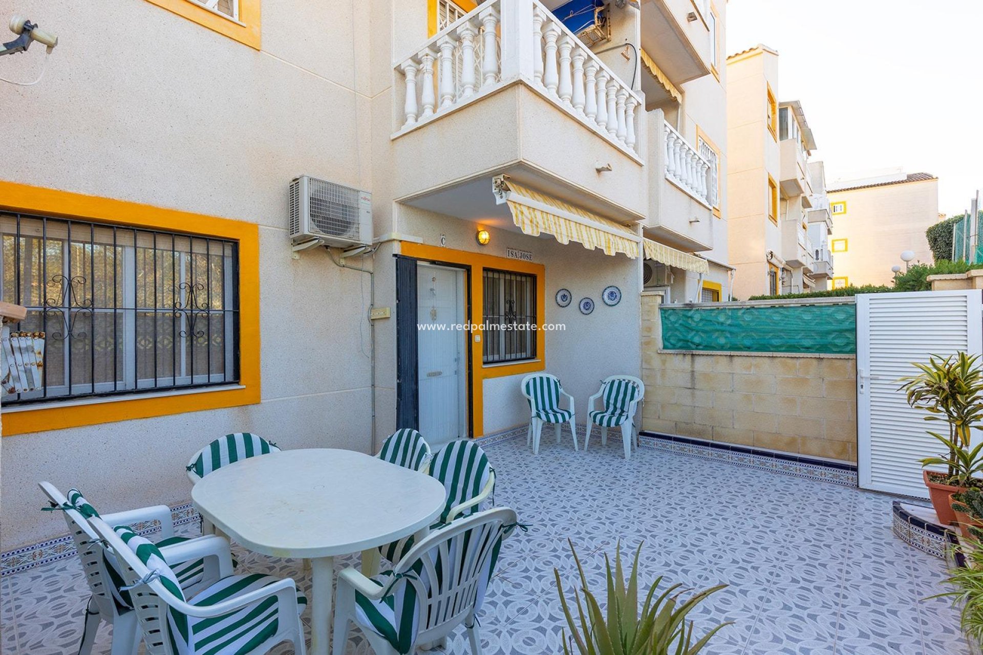 Resale - Bungalow -
Torrevieja - Torreblanca