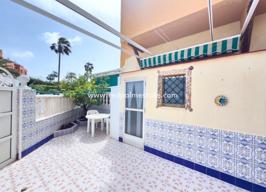 Resale - Bungalow -
Torrevieja - Torreblanca
