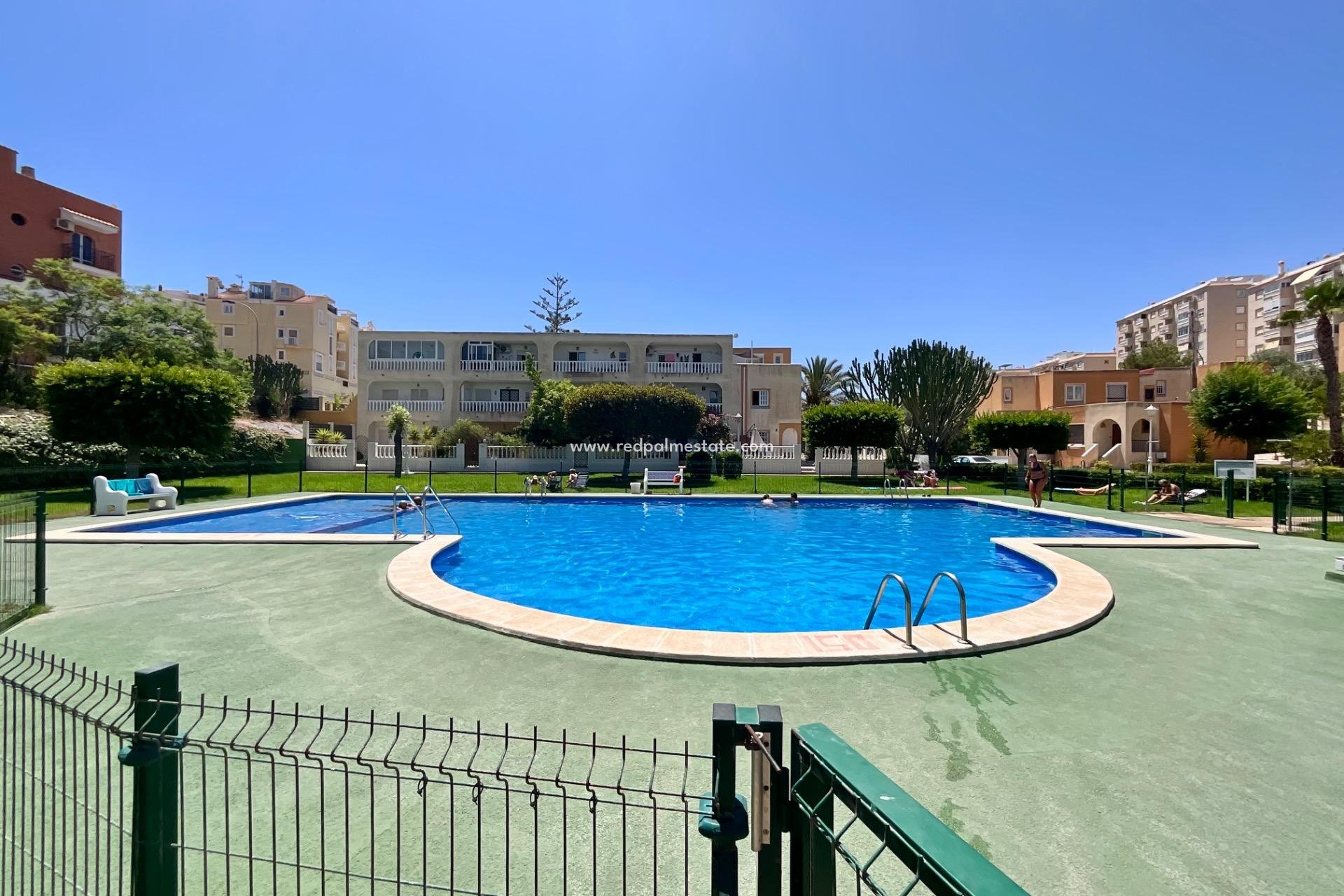 Resale - Bungalow -
Torrevieja - Torreblanca